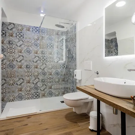 לינה וארוחת בוקר Pietramare Luxury