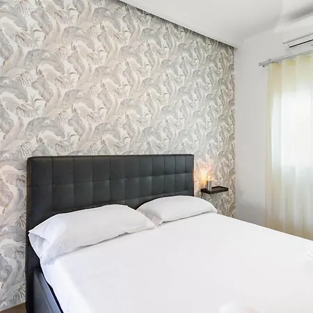 לינה וארוחת בוקר Pietramare Luxury בארי